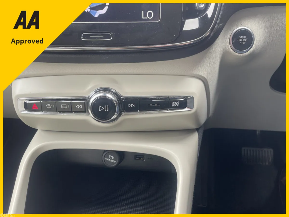 Volvo XC40 SUV, Petrol Plug-in Hybrid, 2022, Black