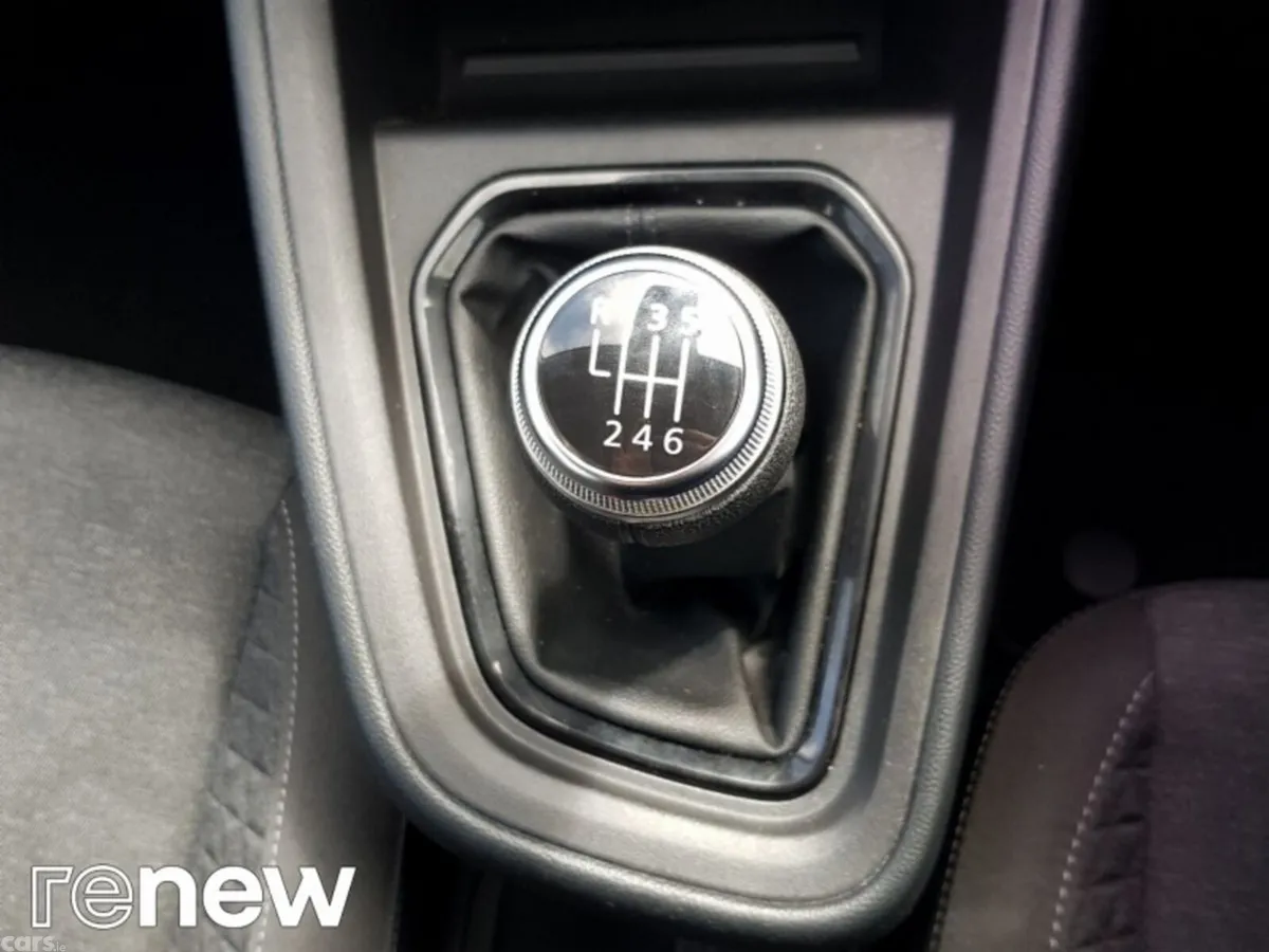 Renault Clio Hatchback, Petrol, 2023, Black