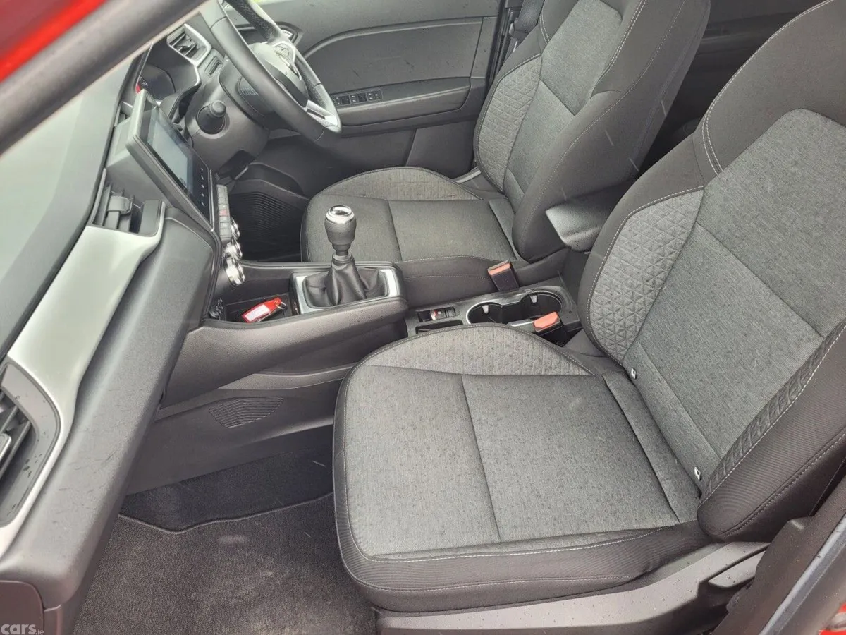 Renault Captur SUV, Petrol, 2023, Red