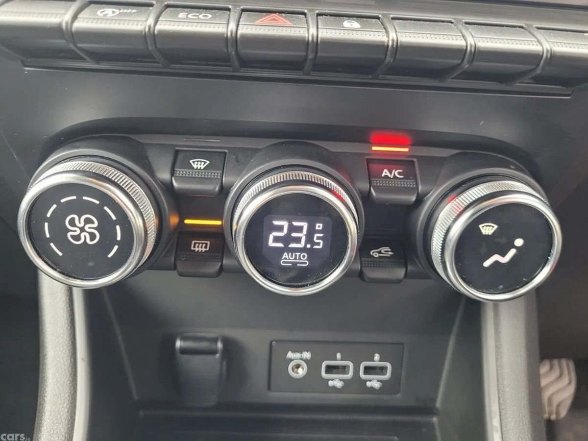 Renault Captur SUV, Petrol, 2023, Red