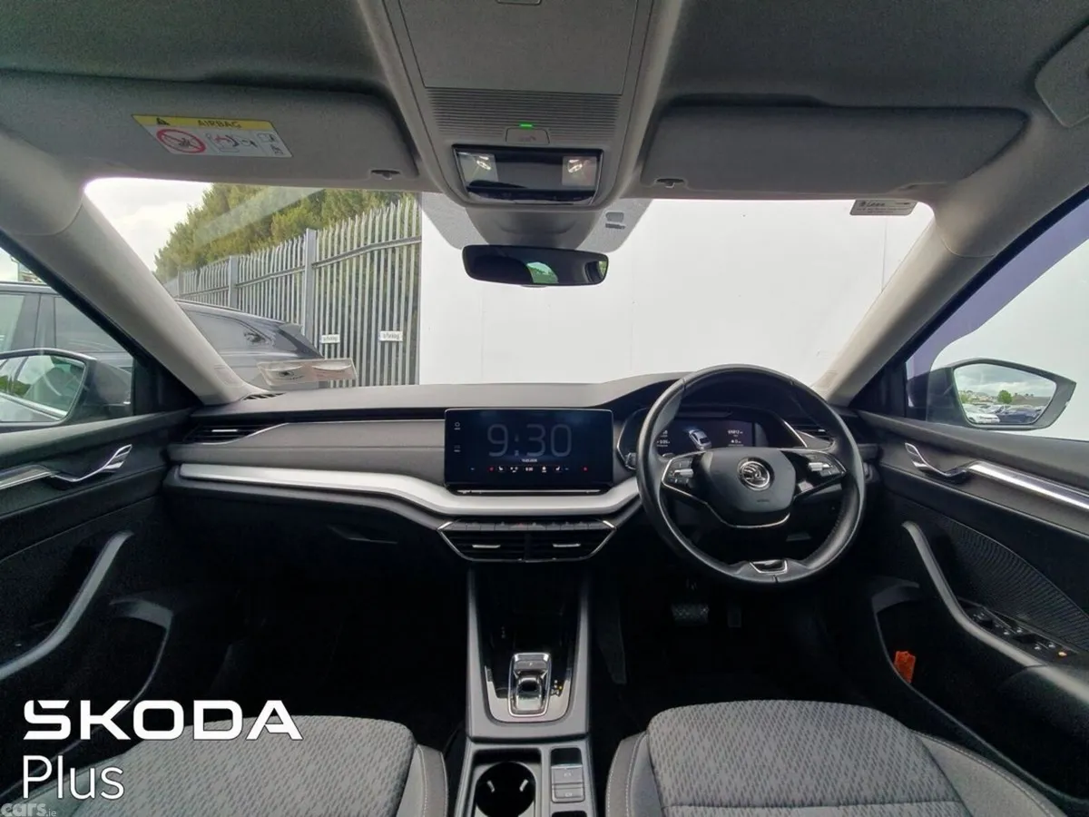 Skoda Octavia Saloon, Diesel, 2024, Grey