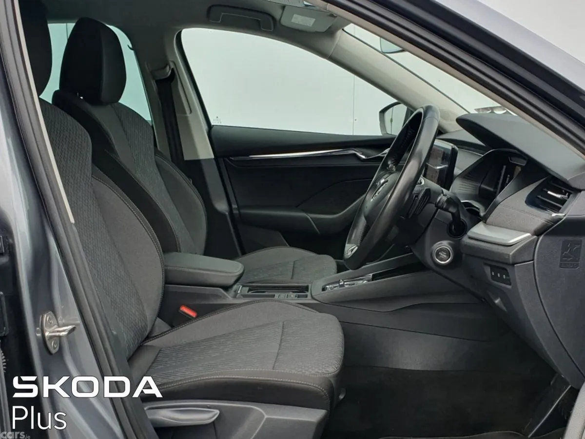 Skoda Octavia Saloon, Diesel, 2024, Grey
