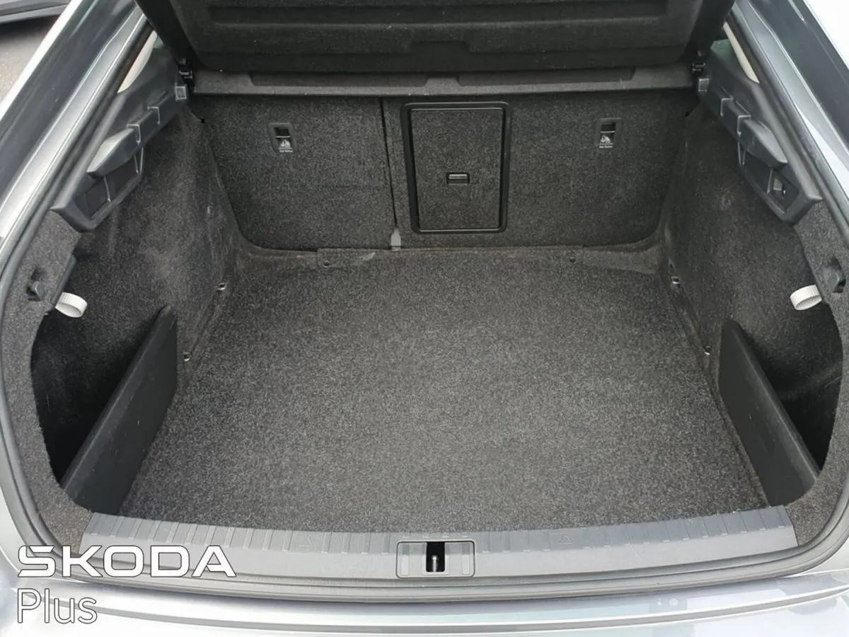 Skoda Octavia Saloon, Diesel, 2024, Grey