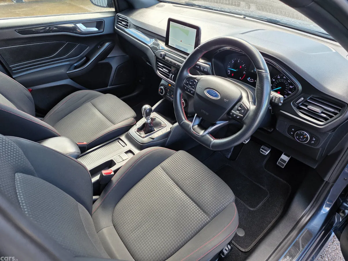 Ford Focus Hatchback, Diesel, 2021, Blue