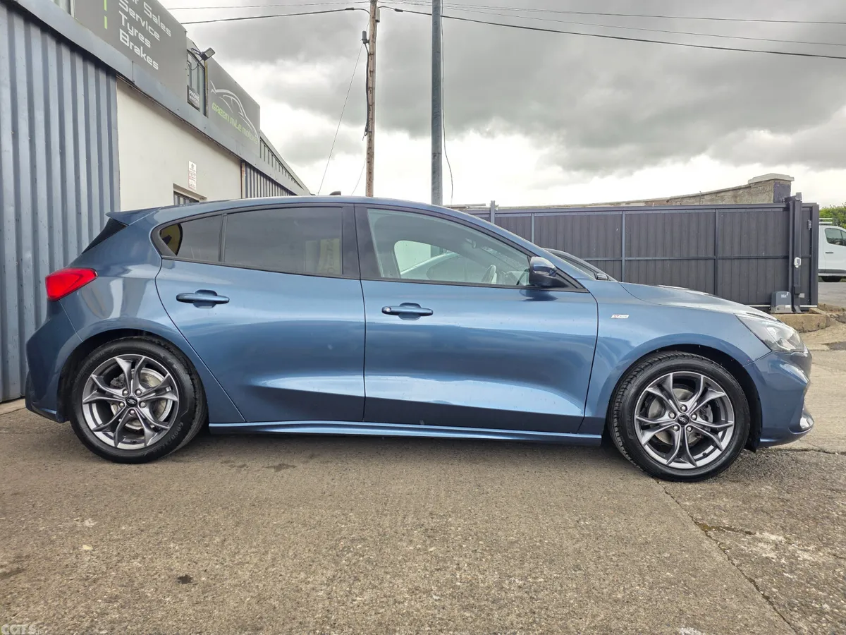 Ford Focus Hatchback, Diesel, 2021, Blue