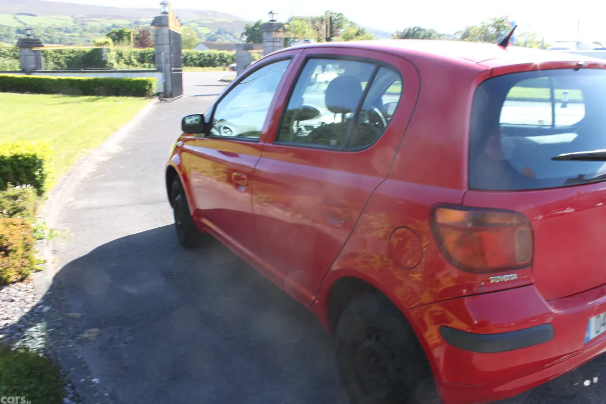 Toyota Yaris Hatchback, Petrol, 2004, Red