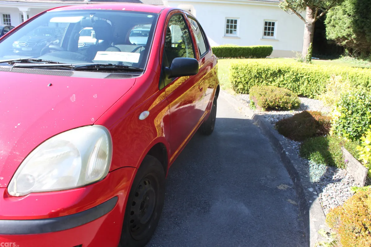 Toyota Yaris Hatchback, Petrol, 2004, Red