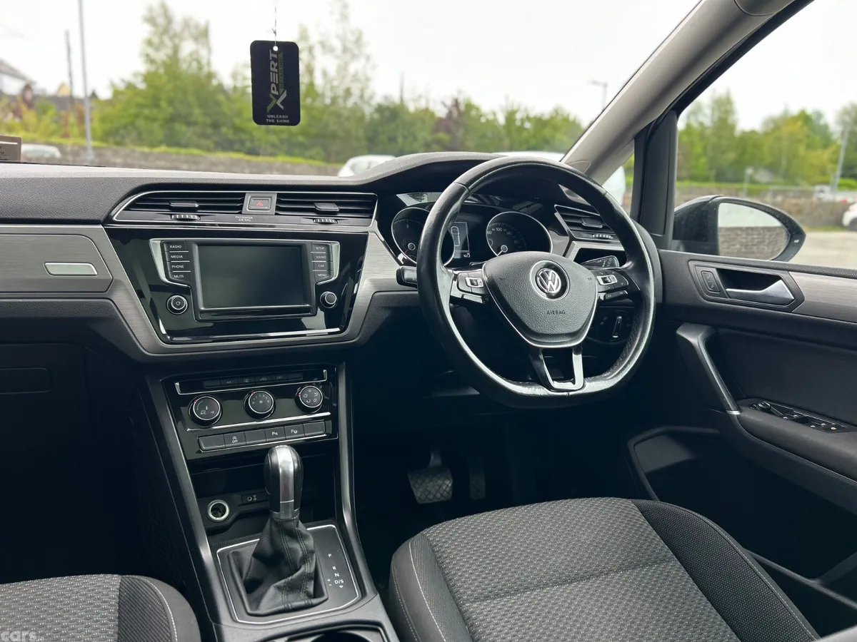 Volkswagen Touran MPV, Diesel, 2016, Black