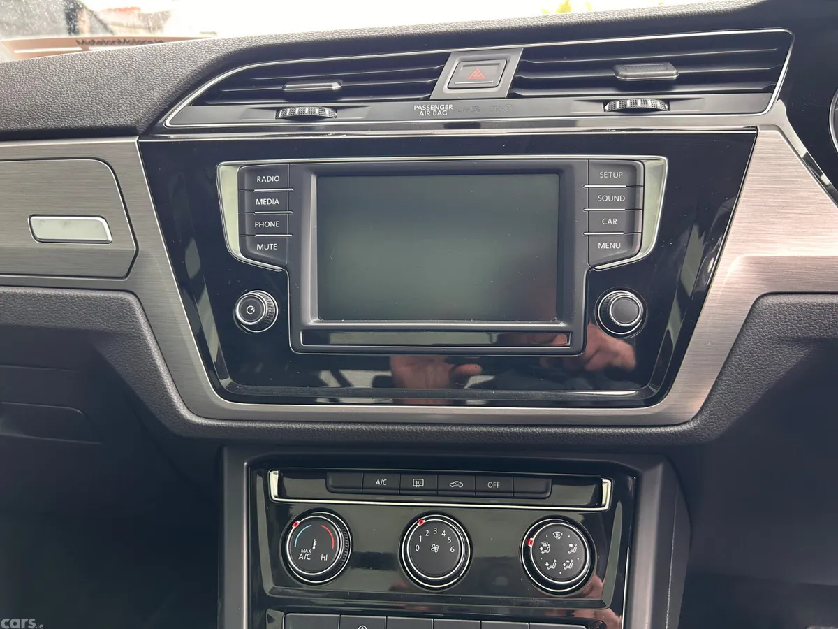 Volkswagen Touran MPV, Diesel, 2016, Black