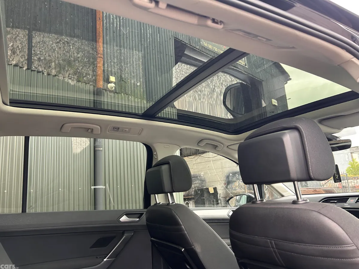 Volkswagen Touran MPV, Diesel, 2016, Black