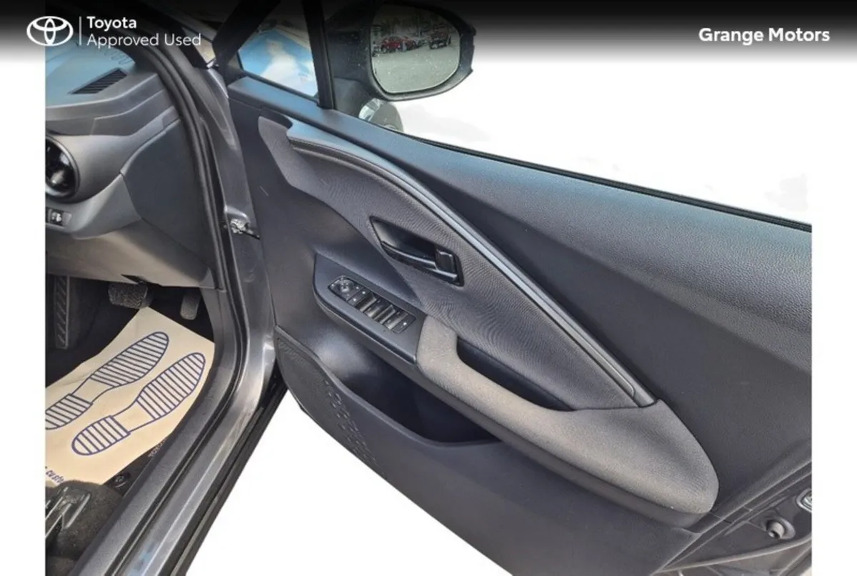 Toyota C-HR SUV, Petrol Hybrid, 2024, Grey