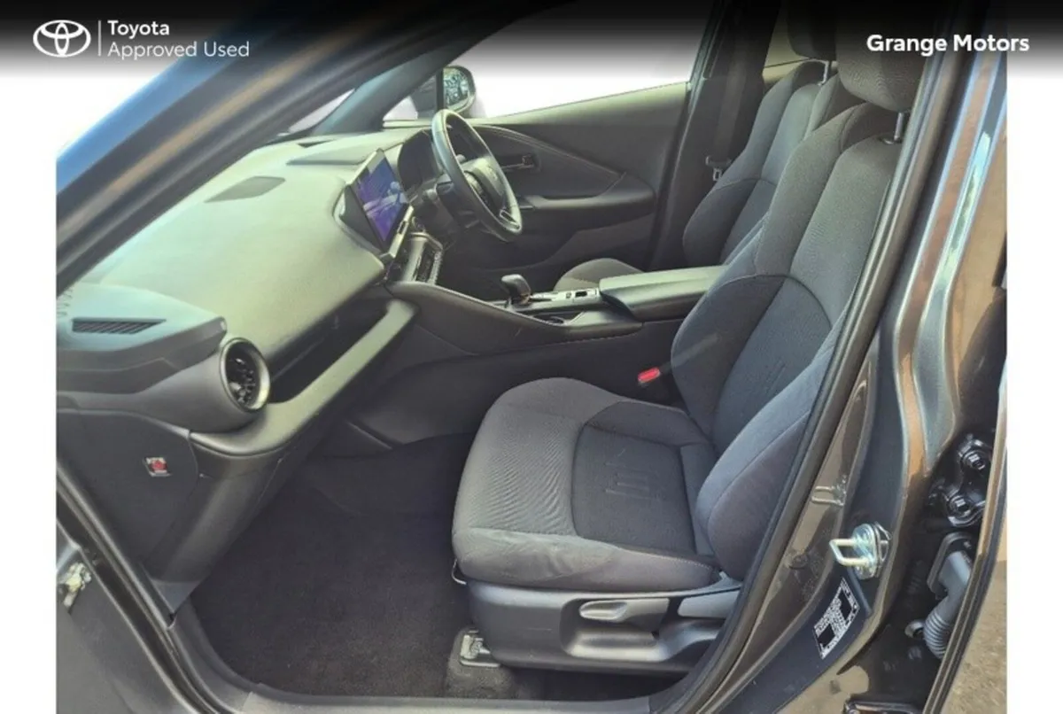 Toyota C-HR SUV, Petrol Hybrid, 2024, Grey