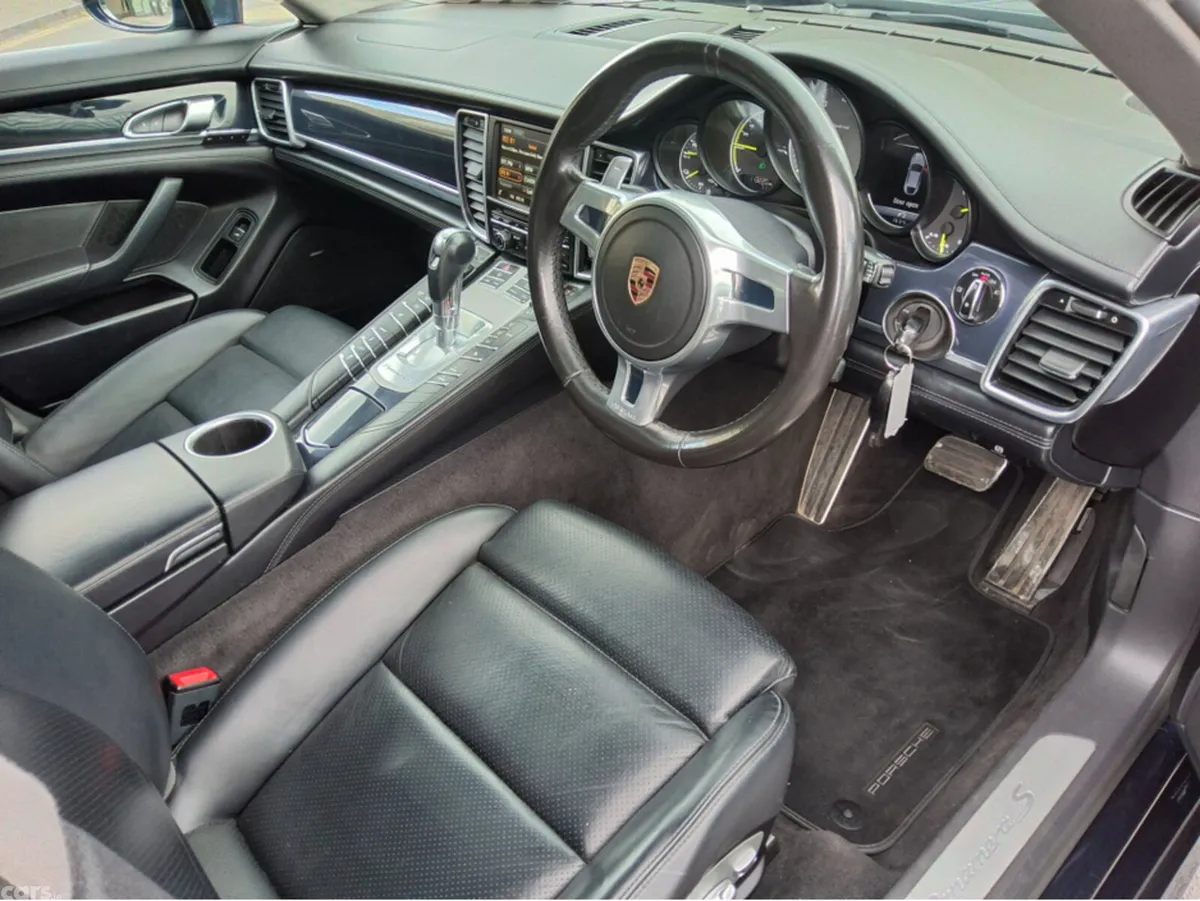Porsche Panamera Hatchback, Petrol Plug-in Hybrid, 2016, Blue