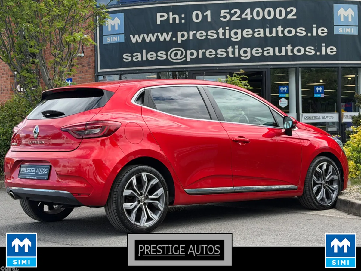 Renault Clio Hatchback, Petrol, 2021, Red