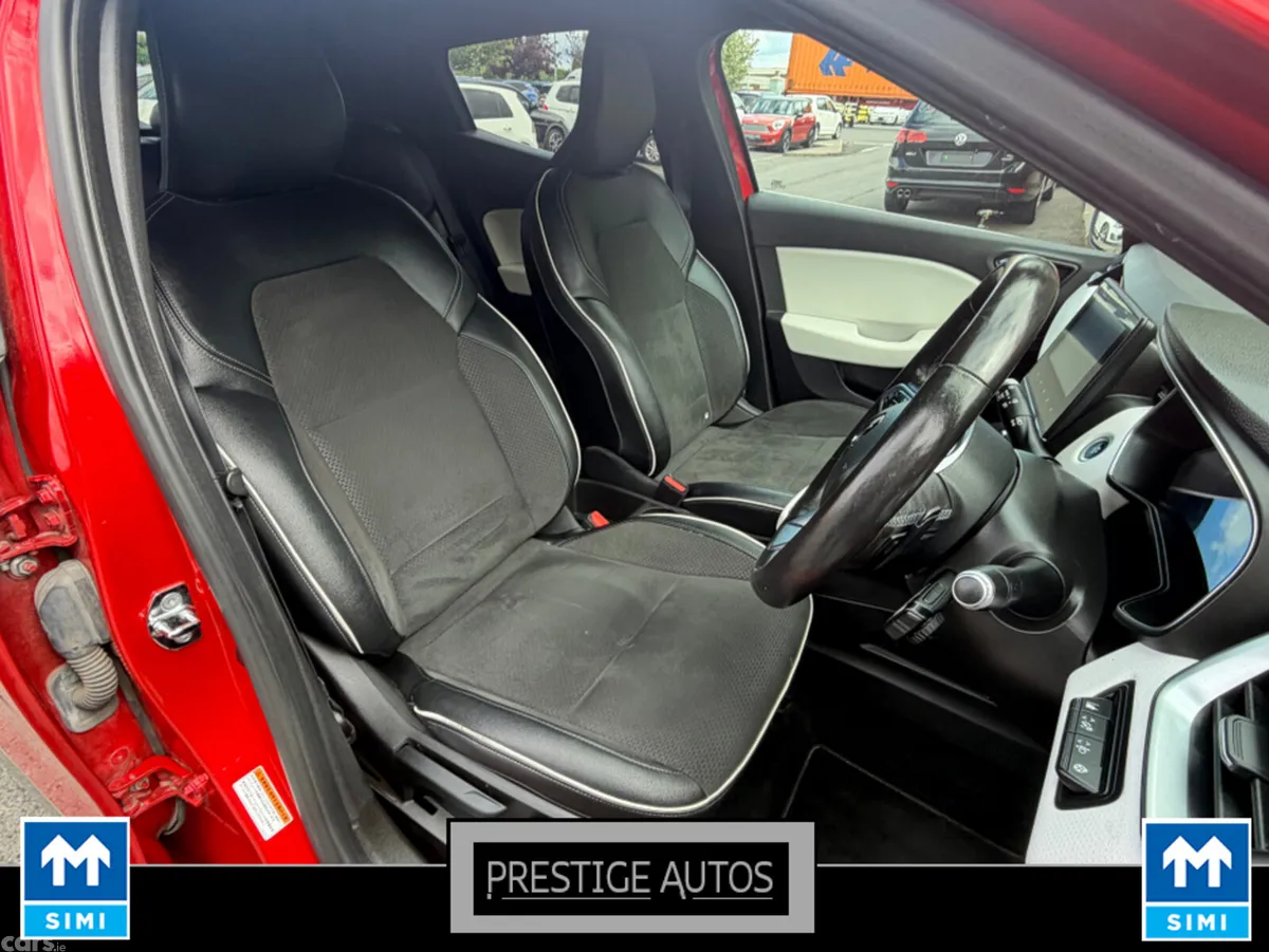 Renault Clio Hatchback, Petrol, 2021, Red