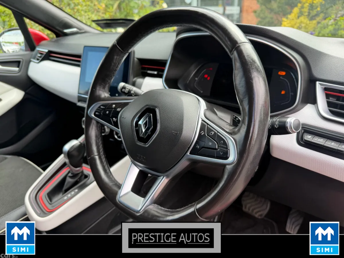 Renault Clio Hatchback, Petrol, 2021, Red