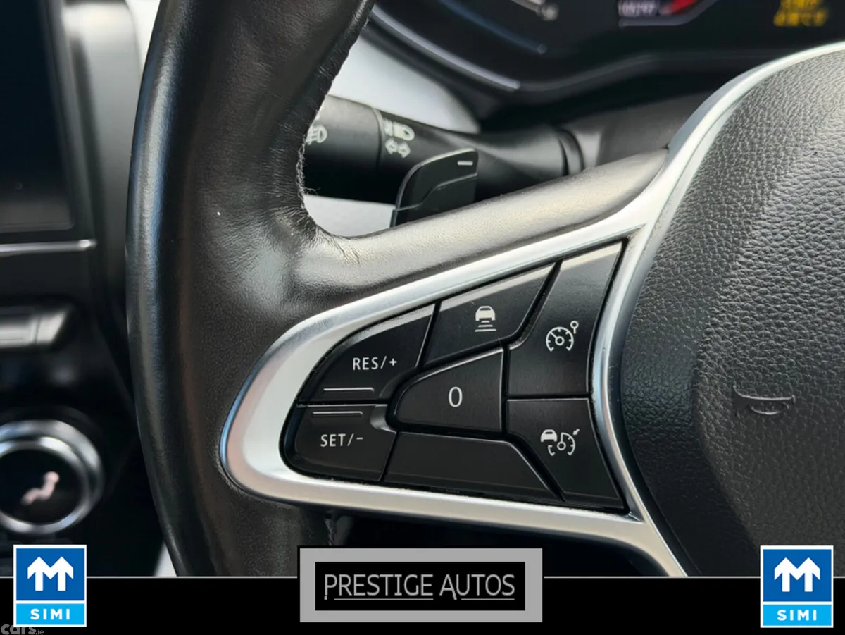 Renault Clio Hatchback, Petrol, 2021, Red