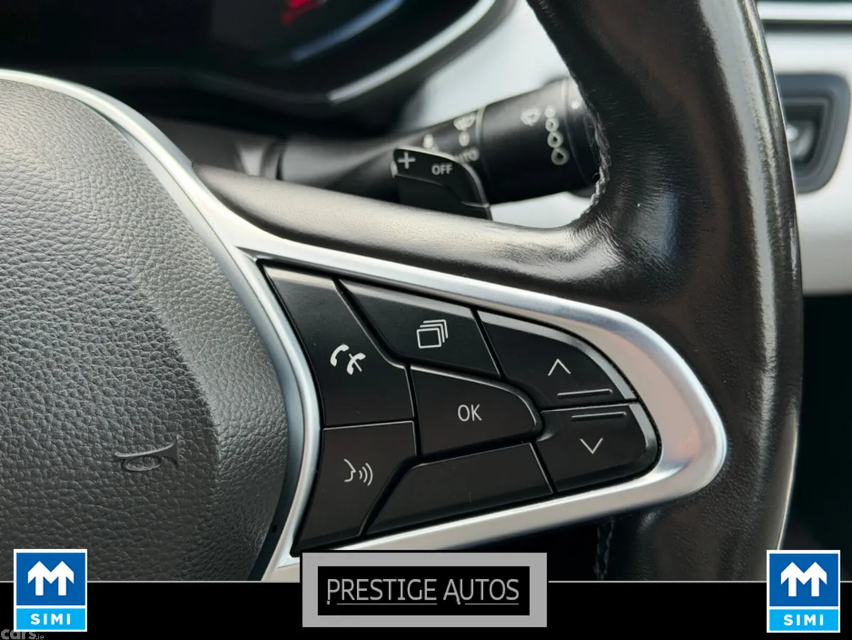 Renault Clio Hatchback, Petrol, 2021, Red
