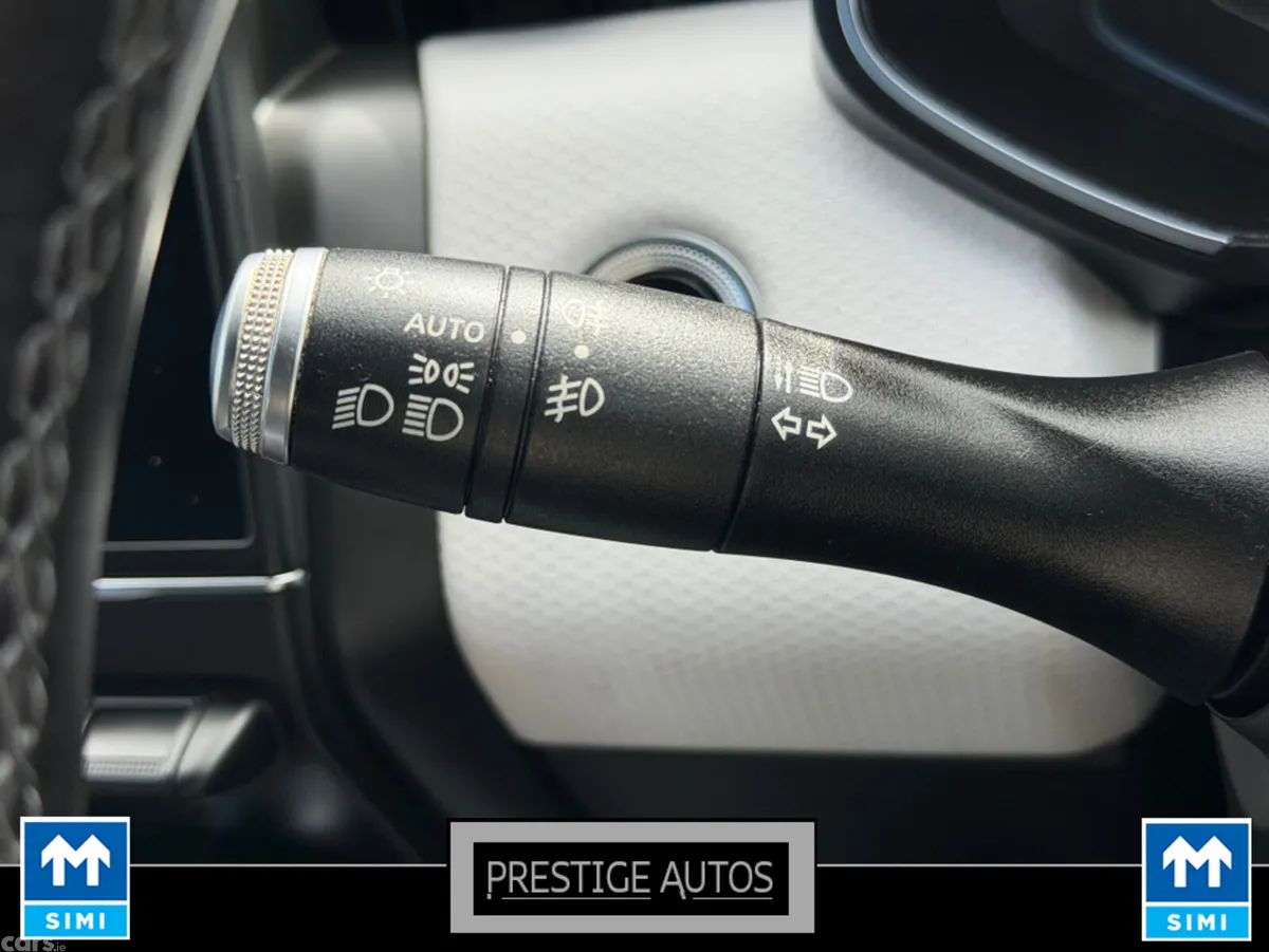Renault Clio Hatchback, Petrol, 2021, Red