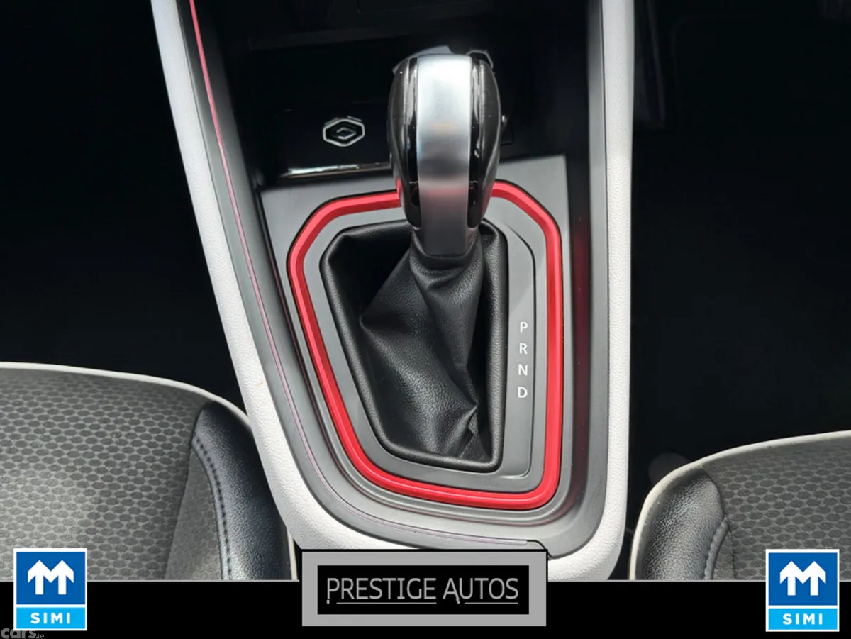 Renault Clio Hatchback, Petrol, 2021, Red