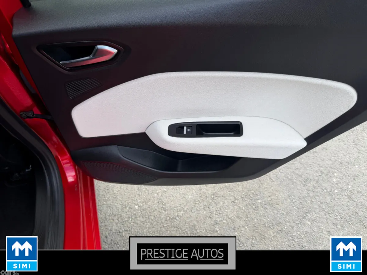 Renault Clio Hatchback, Petrol, 2021, Red