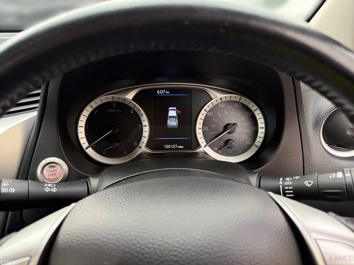 Nissan Navara Pick Up, Diesel, 2021, Grey