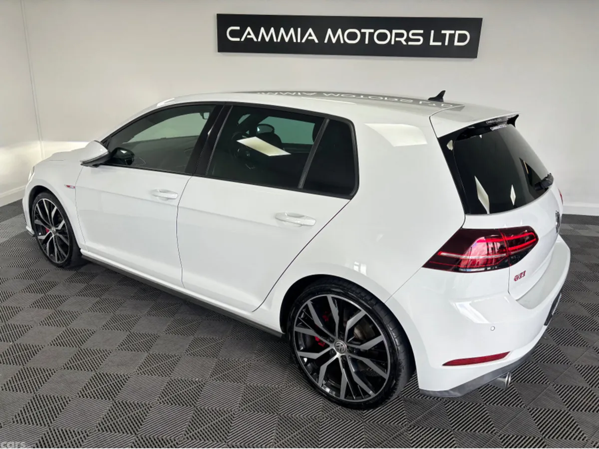 Volkswagen Golf Hatchback, Petrol, 2019, White