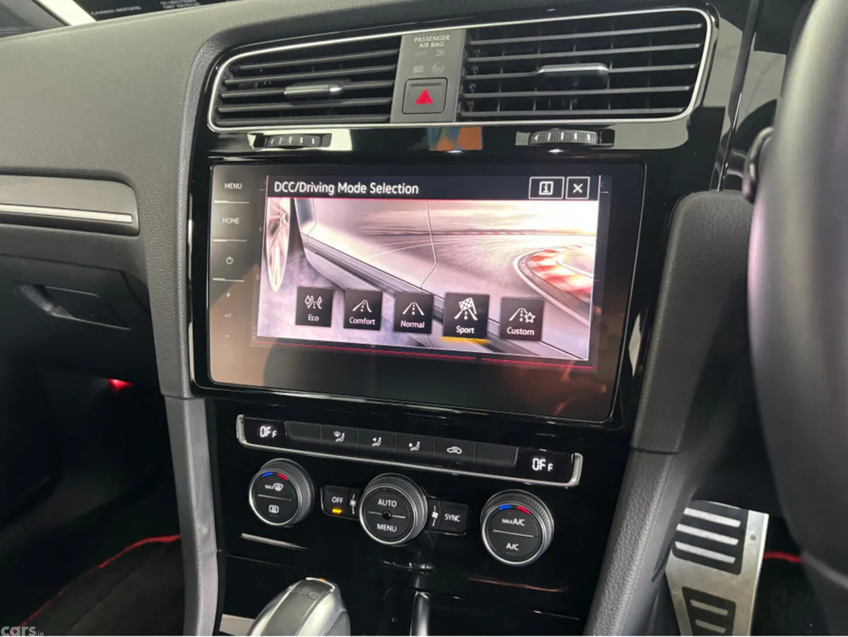 Volkswagen Golf Hatchback, Petrol, 2019, White