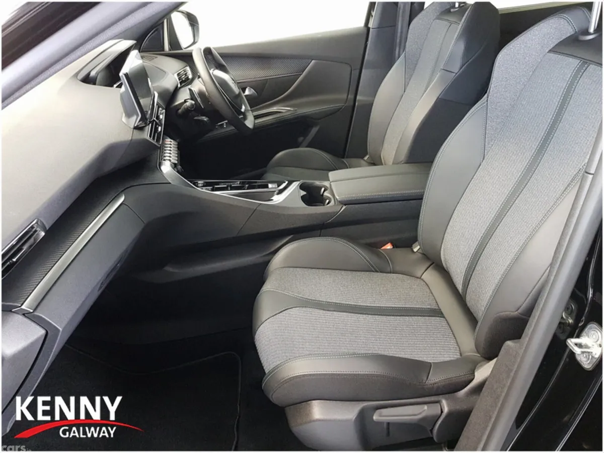 Peugeot 5008 MPV, Diesel, 2024, Black