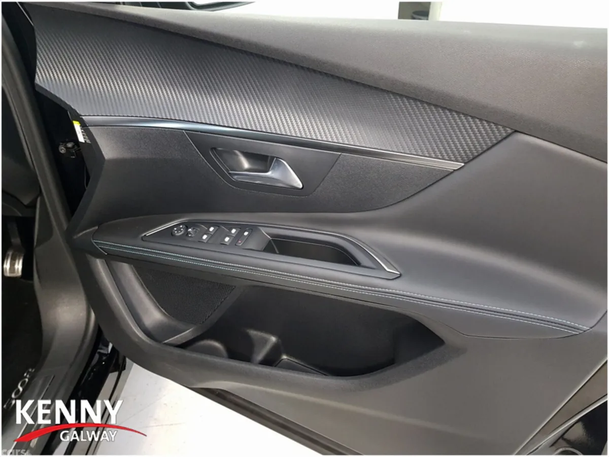 Peugeot 5008 MPV, Diesel, 2024, Black