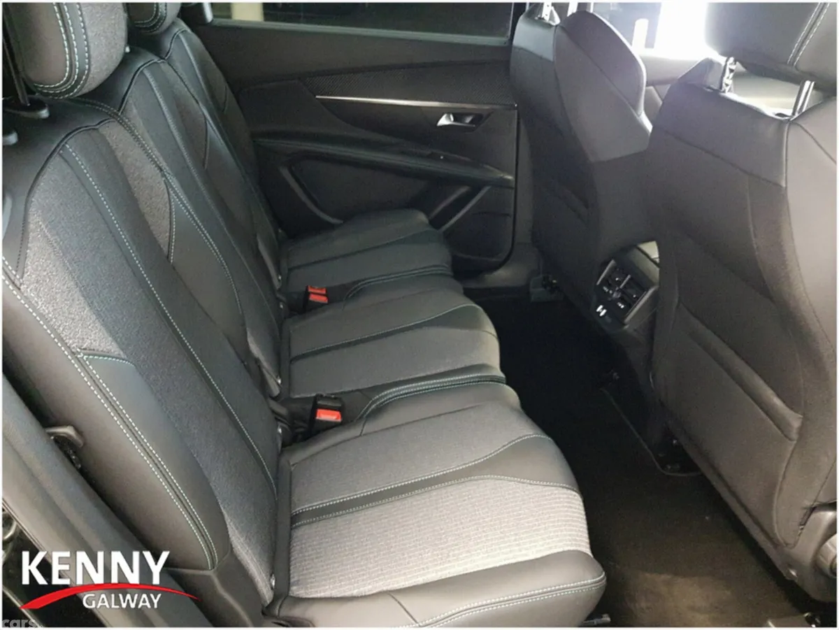 Peugeot 5008 MPV, Diesel, 2024, Black