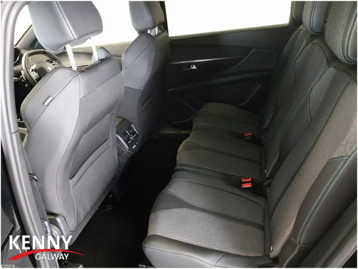 Peugeot 5008 MPV, Diesel, 2024, Black