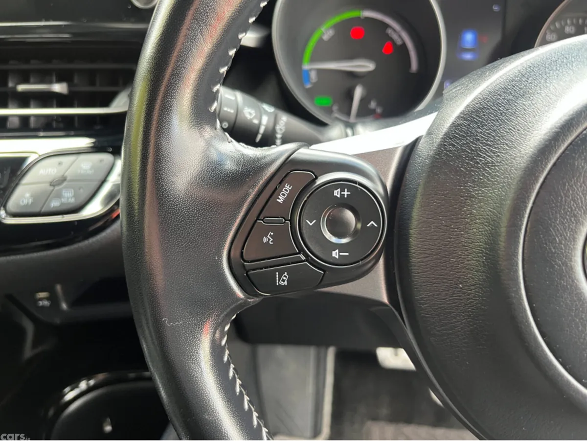 Toyota C-HR SUV, Petrol Hybrid, 2020, Red