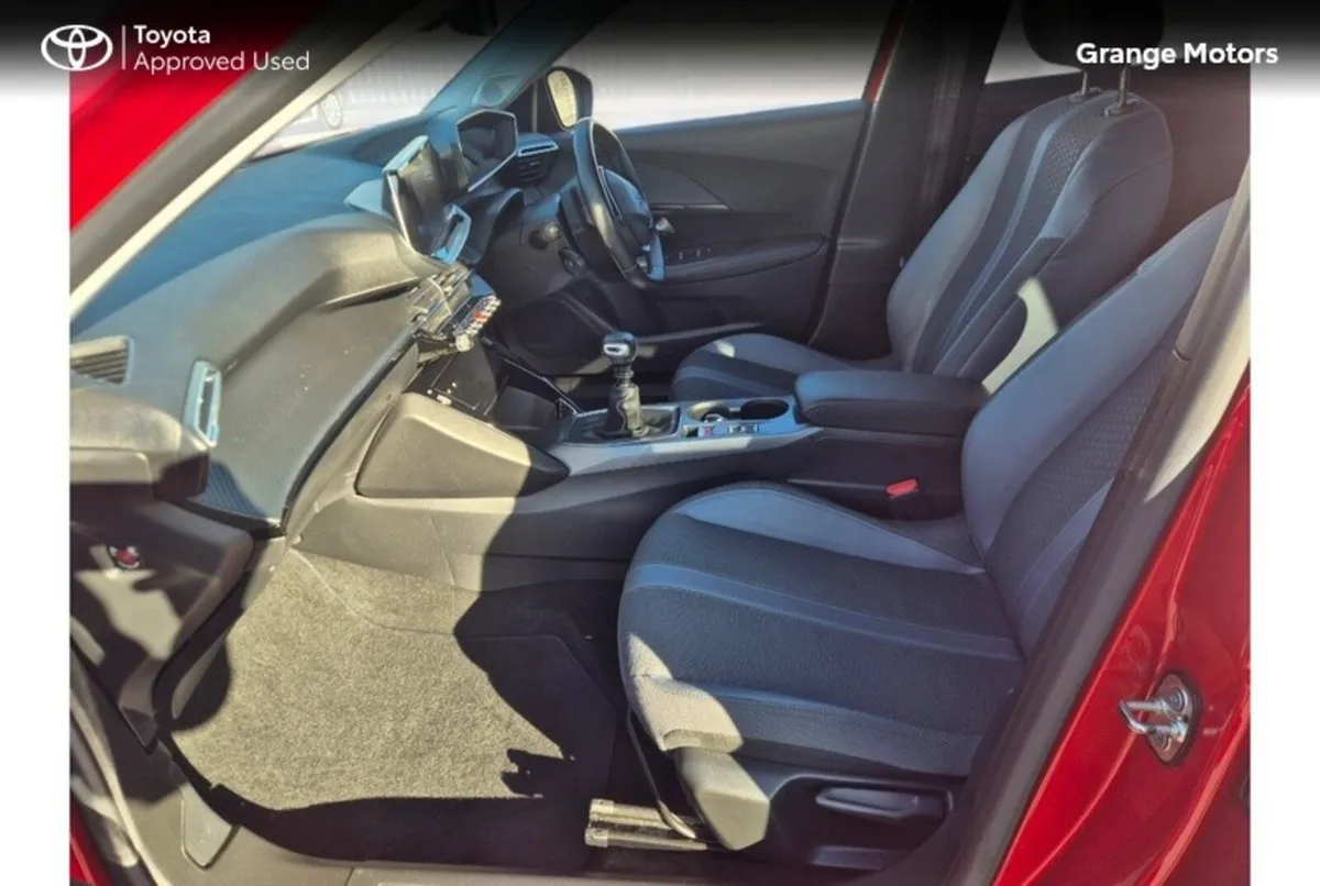 Peugeot 2008 MPV, Petrol, 2021, Red