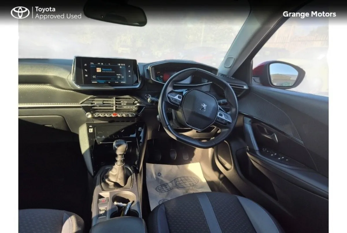 Peugeot 2008 MPV, Petrol, 2021, Red