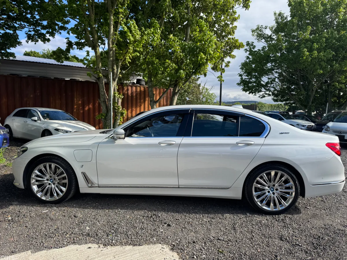 BMW 7-Series Saloon, Petrol Plug-in Hybrid, 2017, White
