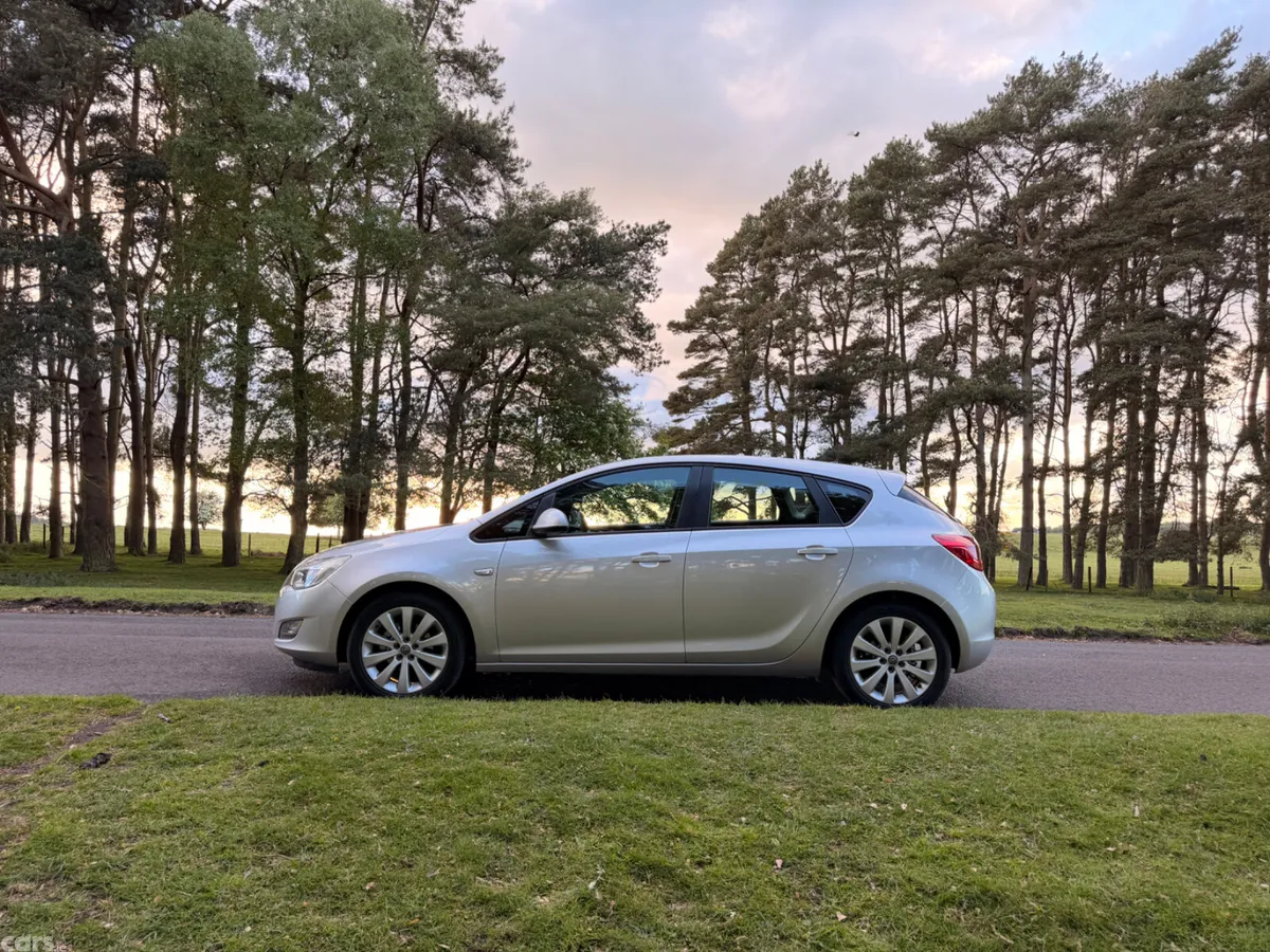 Opel Astra Hatchback, Diesel, 2011, Silver