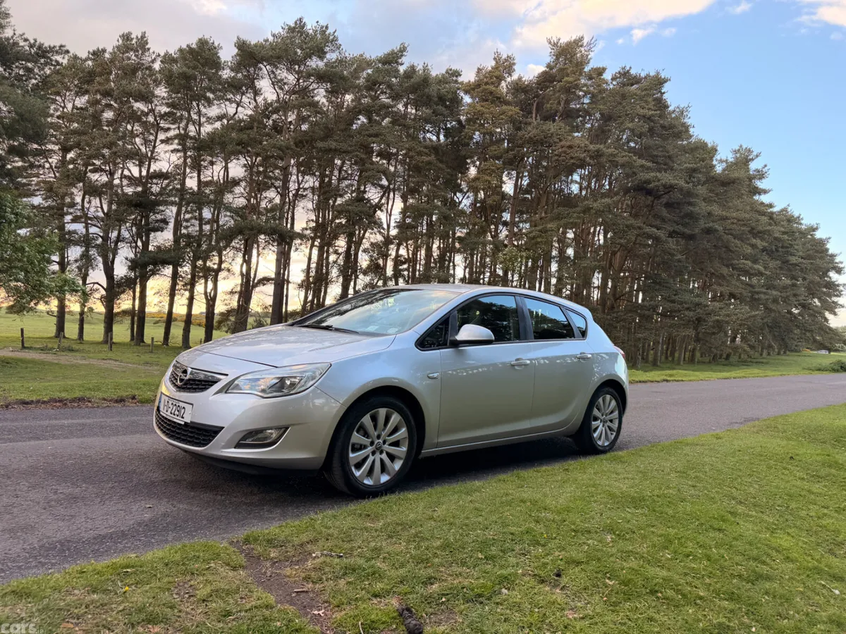 Opel Astra Hatchback, Diesel, 2011, Silver