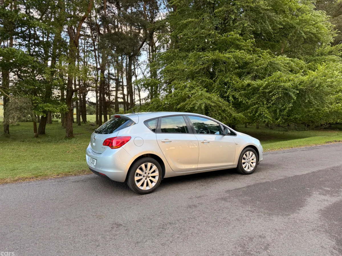 Opel Astra Hatchback, Diesel, 2011, Silver