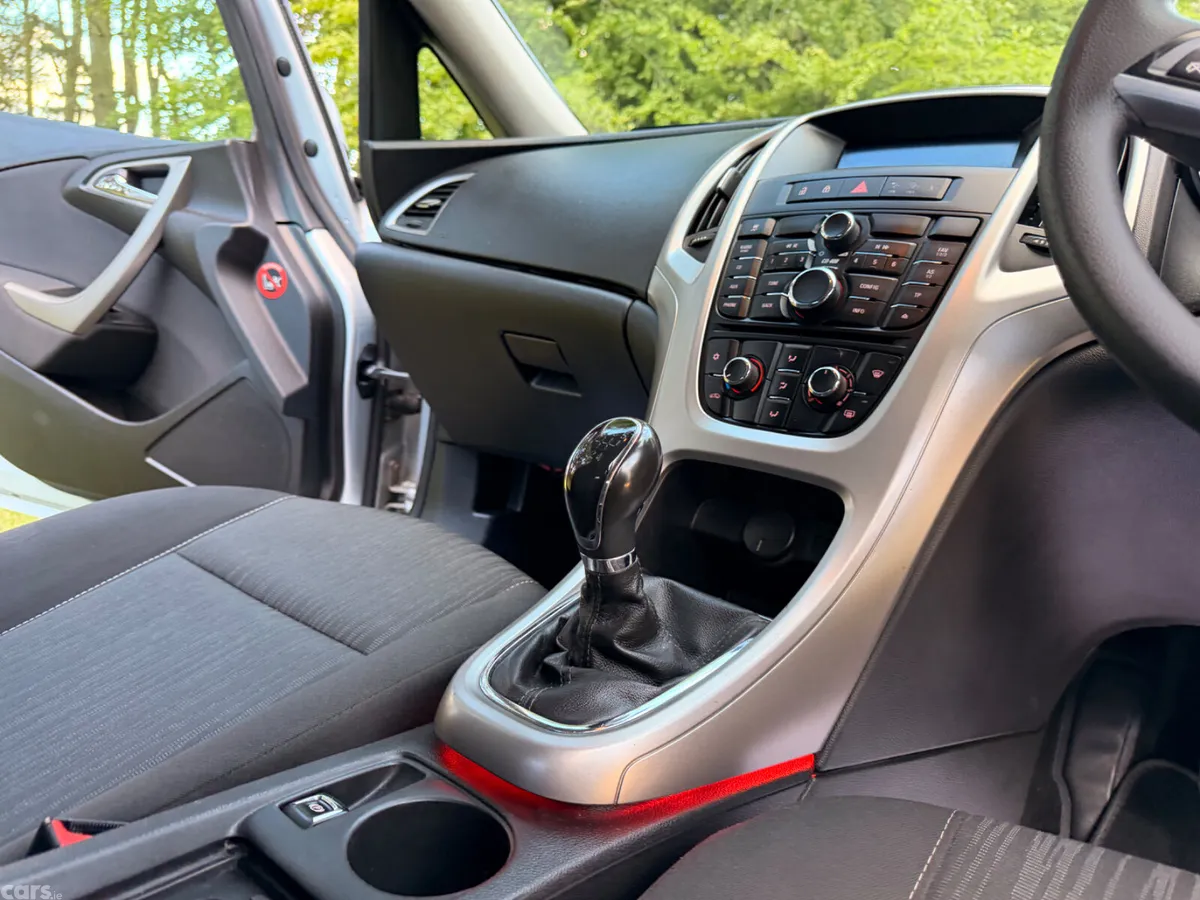 Opel Astra Hatchback, Diesel, 2011, Silver
