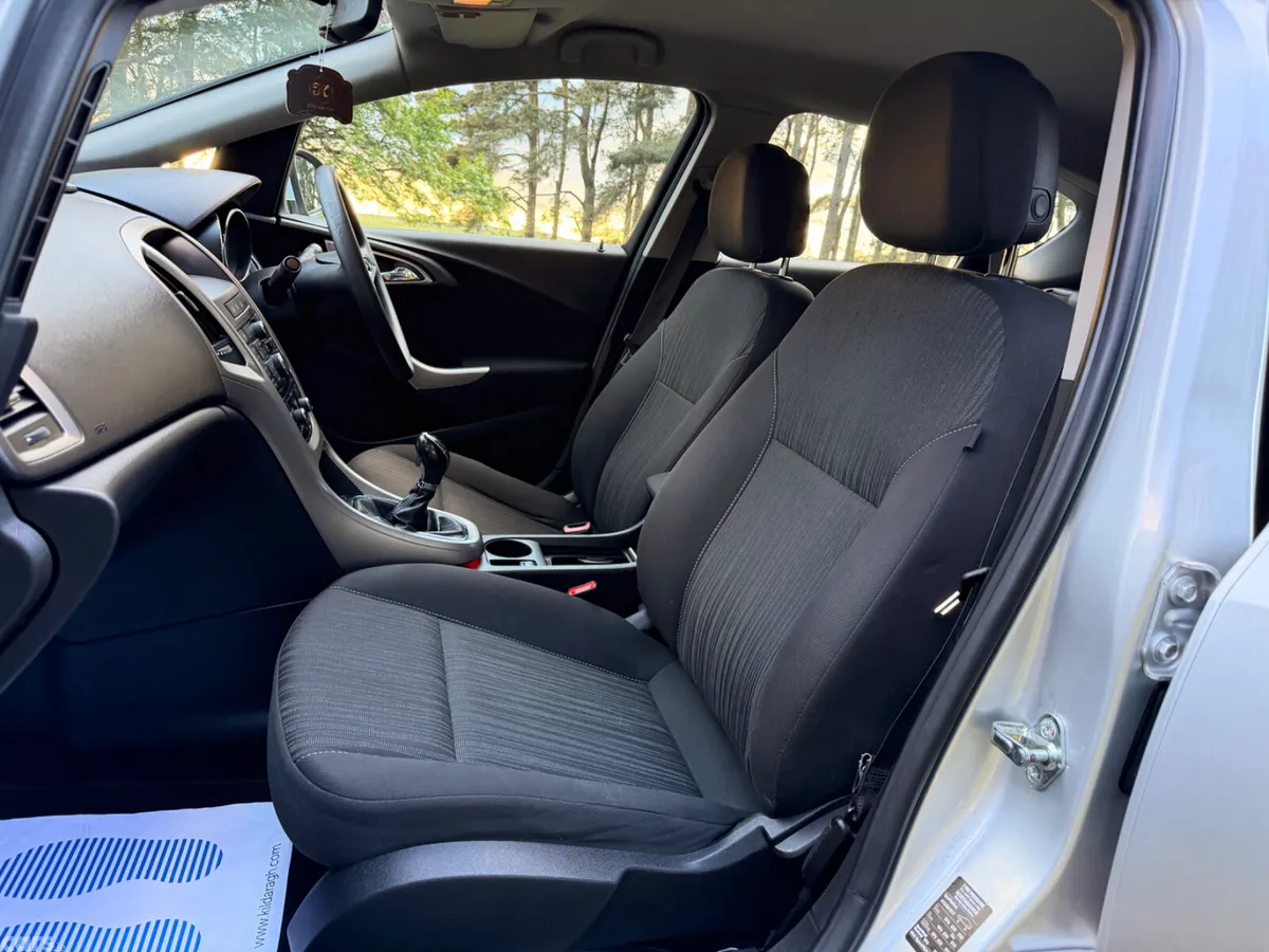 Opel Astra Hatchback, Diesel, 2011, Silver