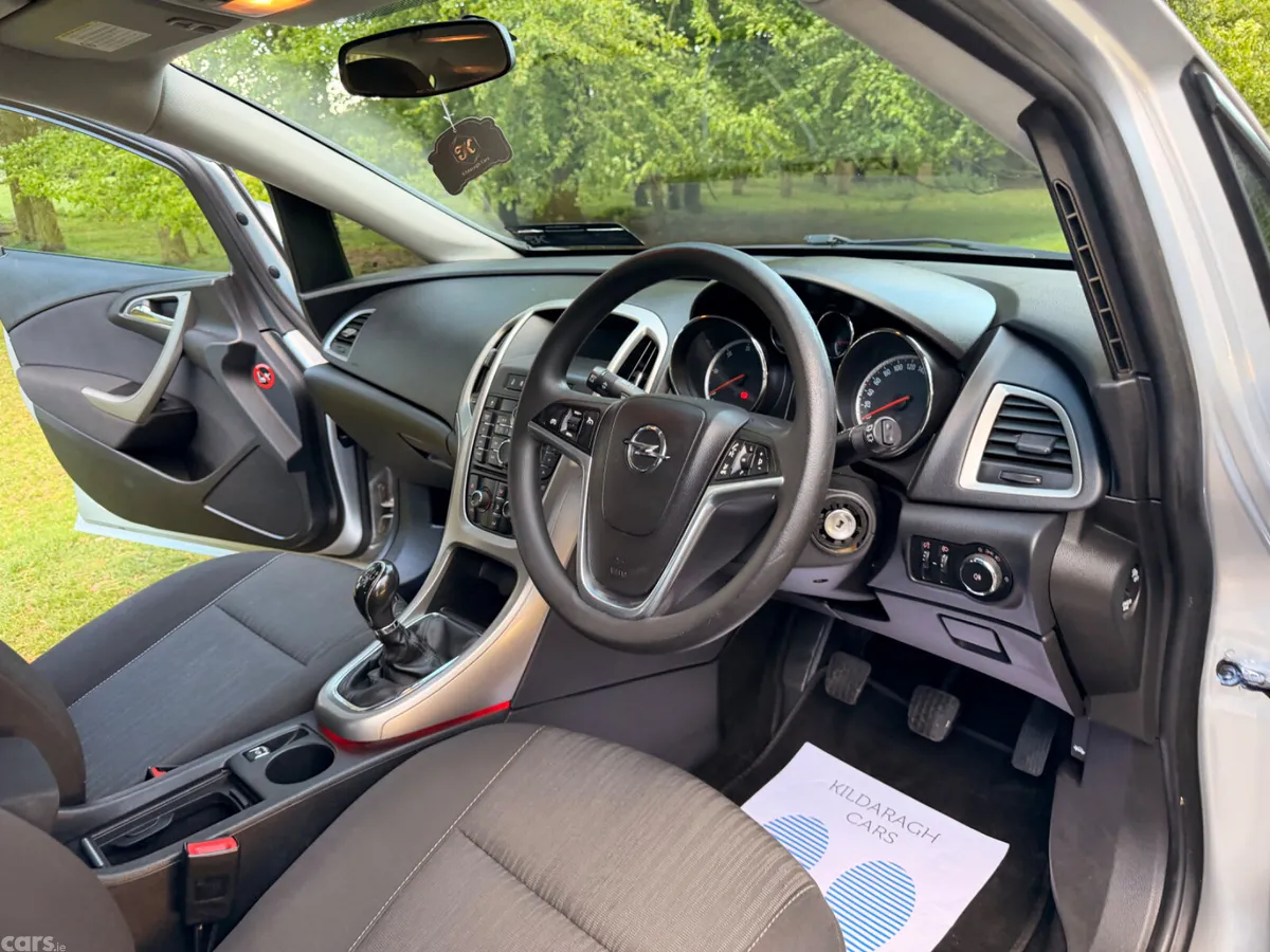 Opel Astra Hatchback, Diesel, 2011, Silver