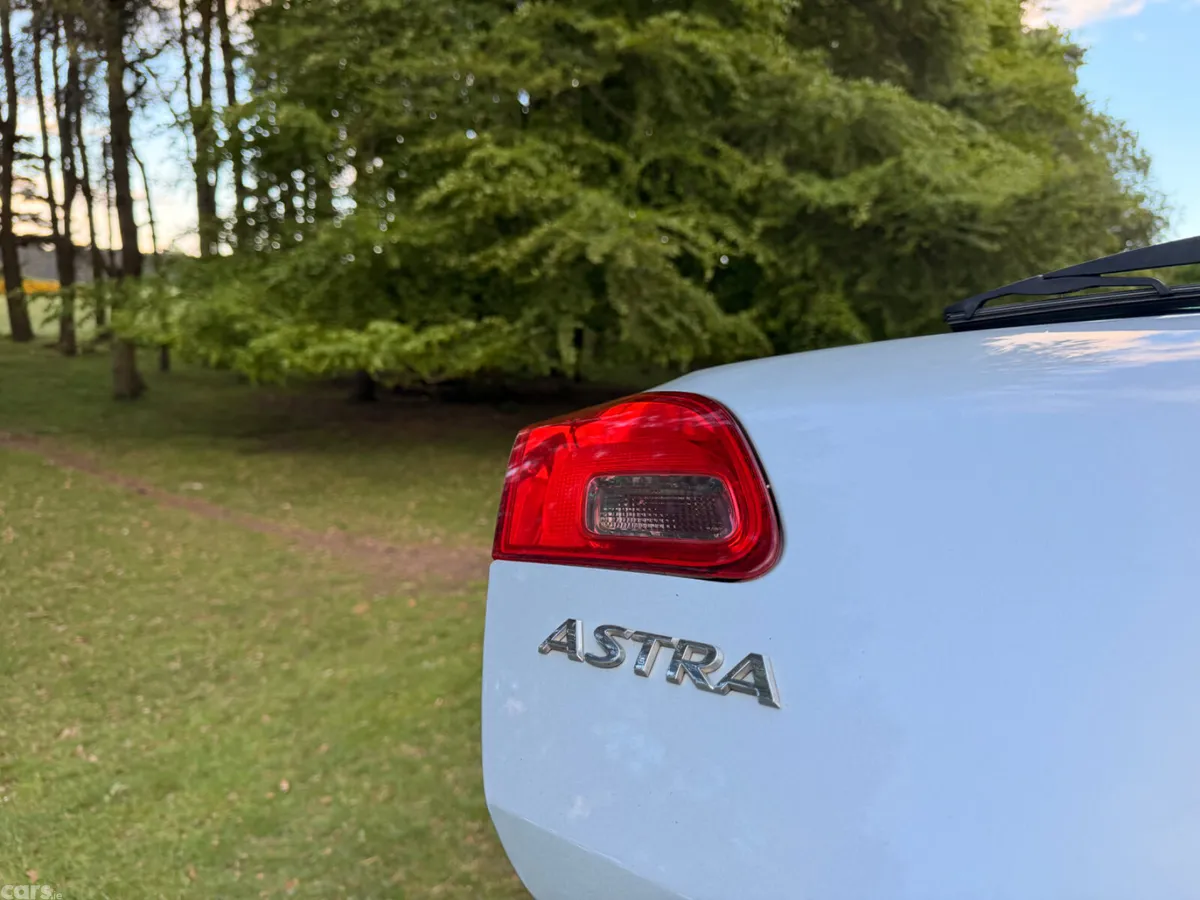 Opel Astra Hatchback, Diesel, 2011, Silver
