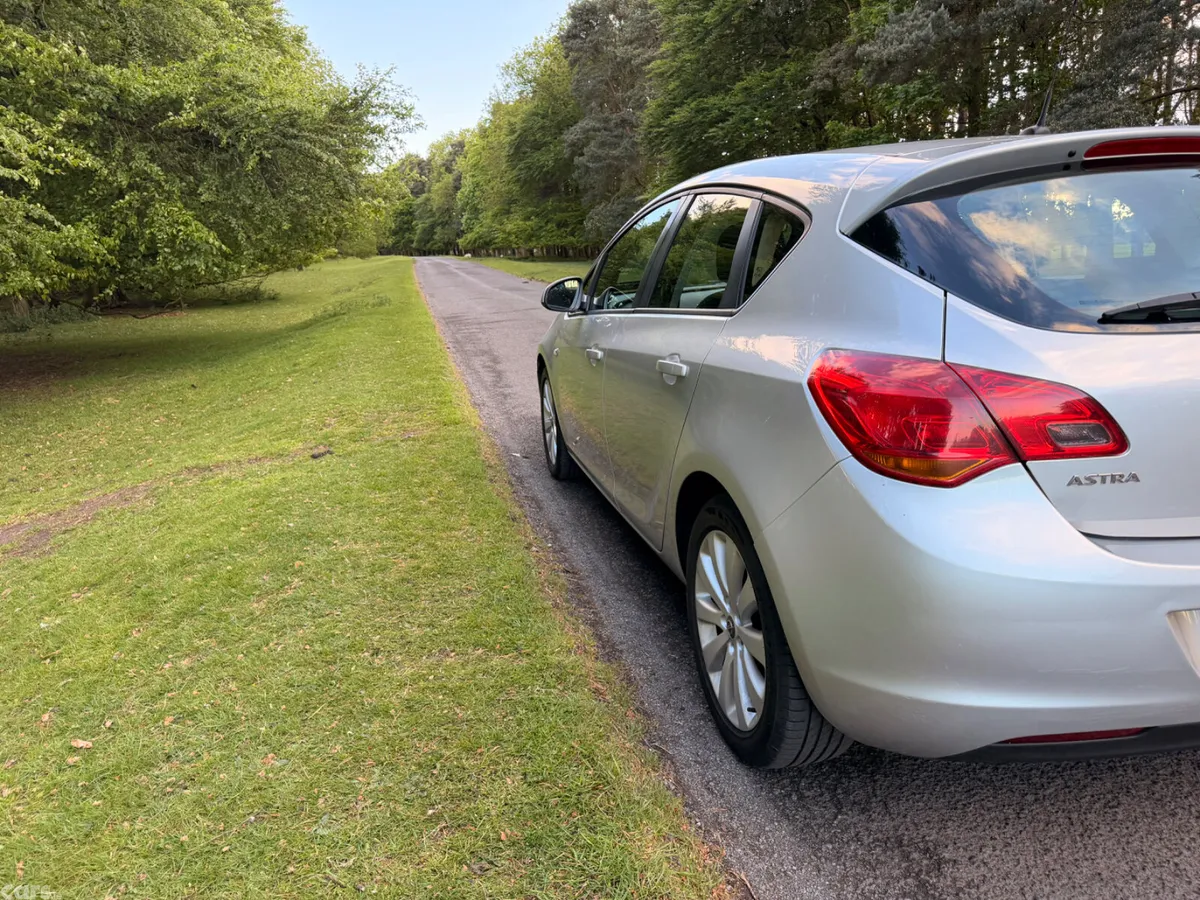 Opel Astra Hatchback, Diesel, 2011, Silver