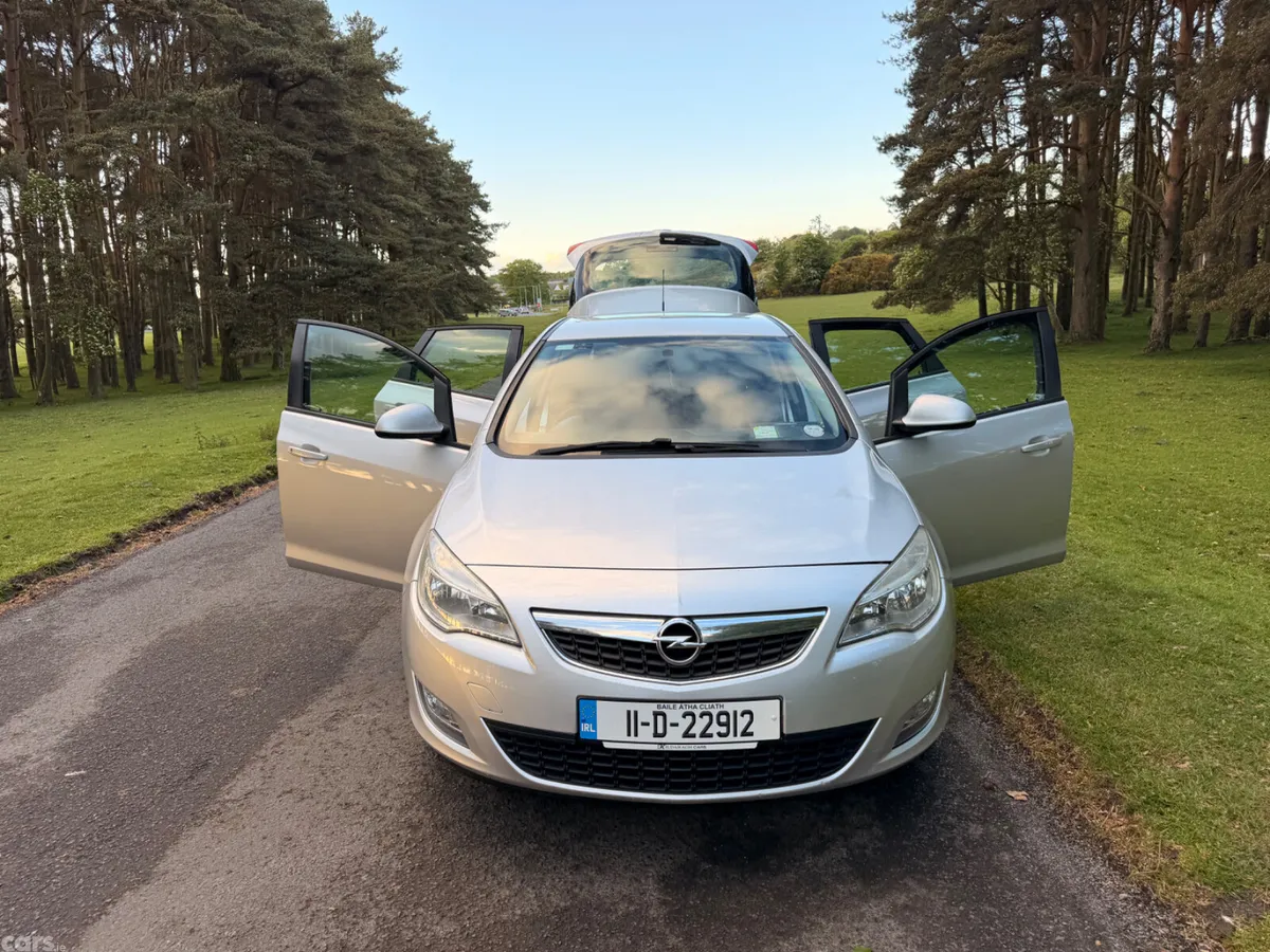 Opel Astra Hatchback, Diesel, 2011, Silver