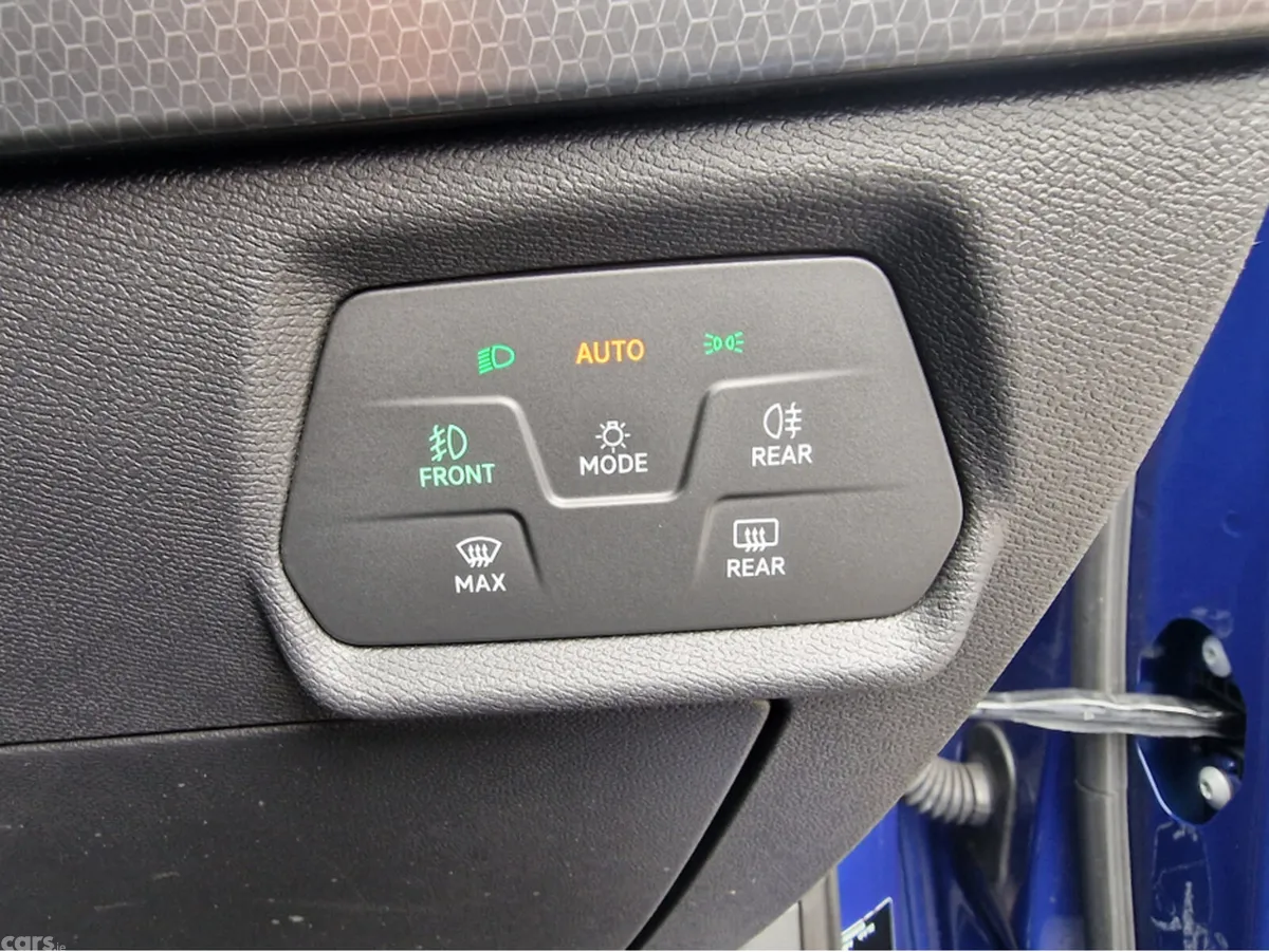 SEAT Leon Hatchback, Petrol, 2021, Blue