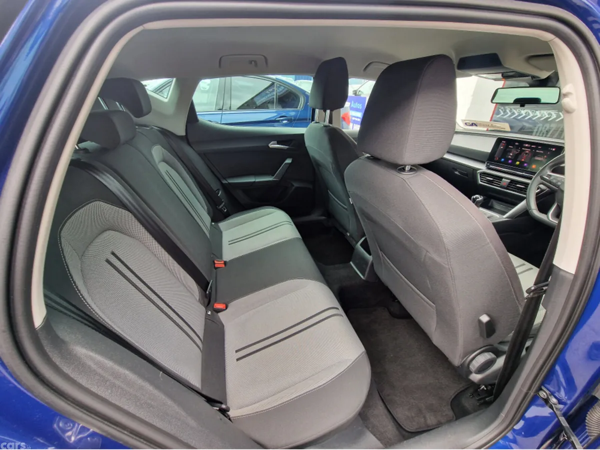 SEAT Leon Hatchback, Petrol, 2021, Blue
