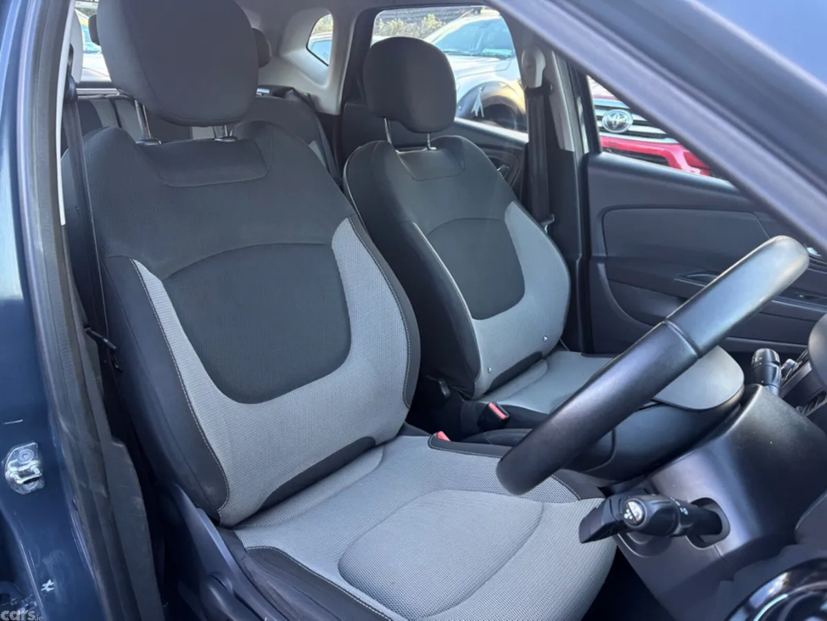Renault Captur Hatchback, Diesel, 2014, Blue