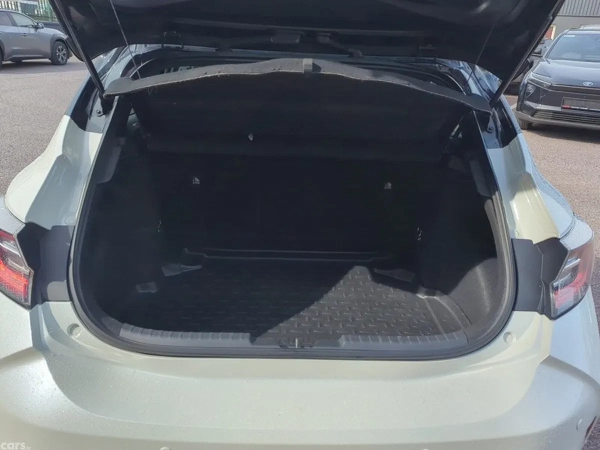 Toyota Corolla Hatchback, Petrol Hybrid, 2020, White
