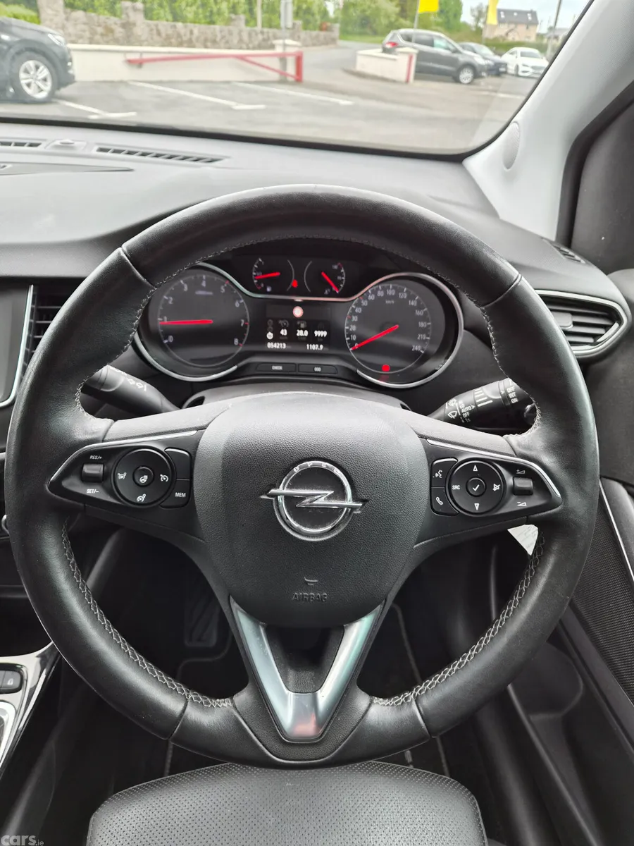 Opel Crossland SUV, Diesel, 2022, Red